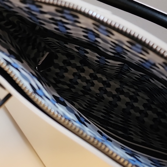 Vera Bradley Black Handbag - Picture 4 of 4